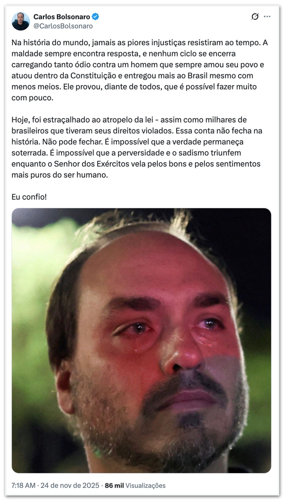 Carlos posta foto chorando e diz que Bolsonaro sofre “atropelo da lei”