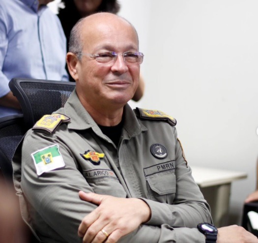 Comandante da PM afirma que facções usam tiros para impor pressão psicológica em Mãe Luíza