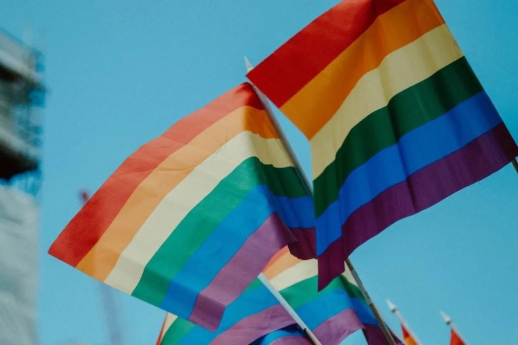 União Europeia diz que casamento gay deve ser reconhecido em todo o bloco