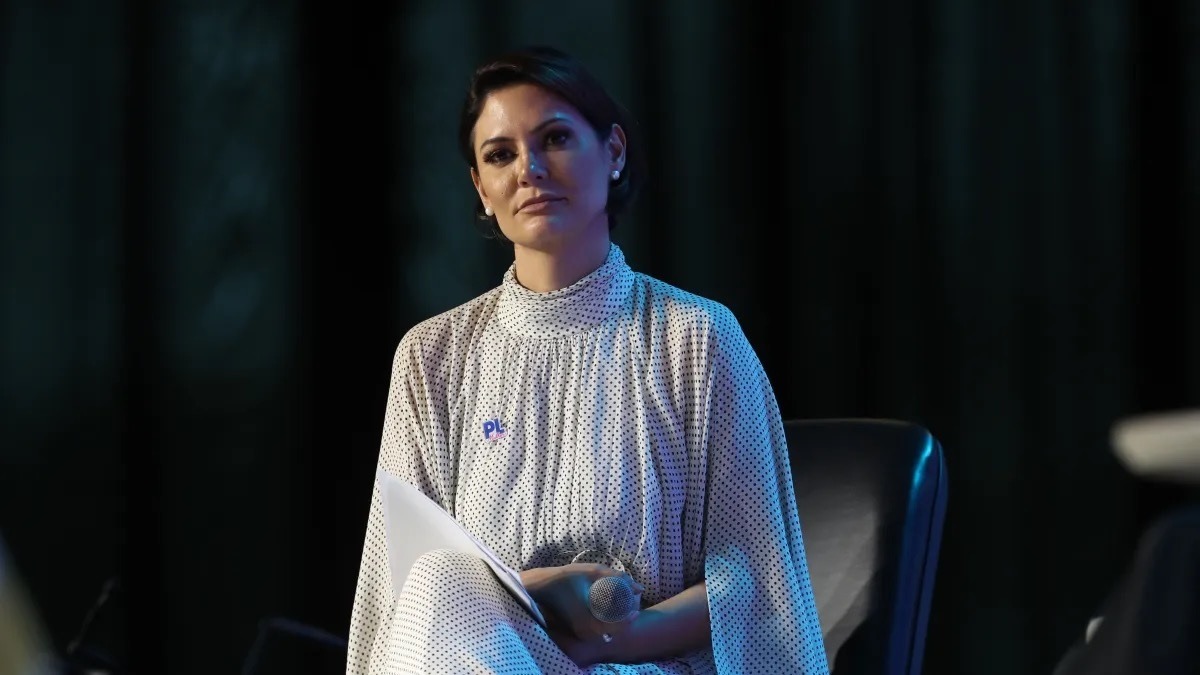 Michelle chora, diz que ora por Moraes e pede ao PL que não antecipe 2026