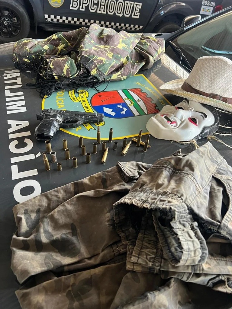 Polícia encontra novo acampamento na mata e apreende simulacro e munições durante operação em Mãe Luiza