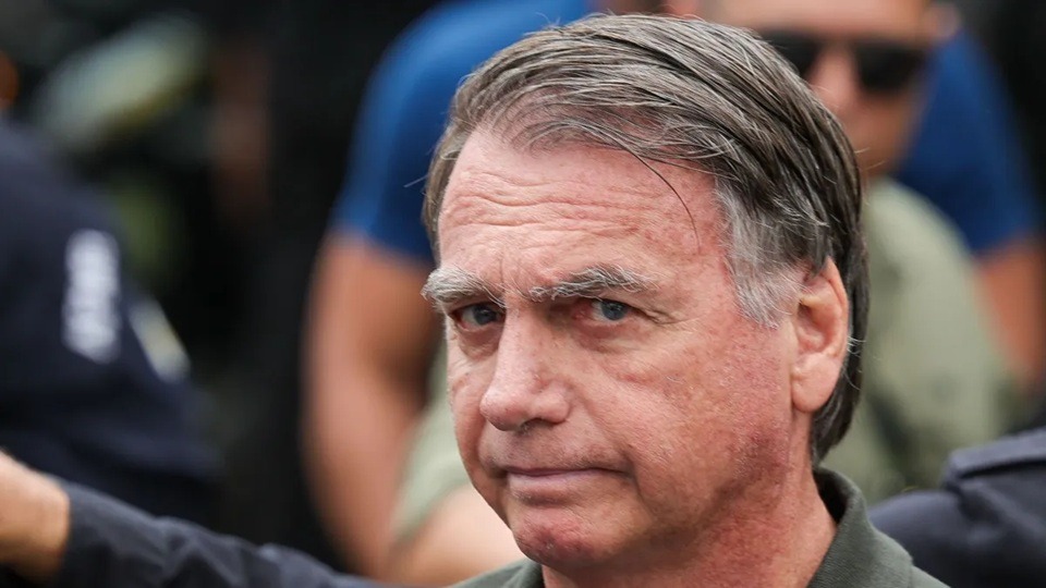 Oposição reúne assinaturas para urgência de PL que beneficiaria Bolsonaro
