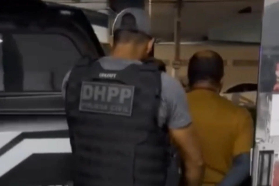 Suspeito de matar mulher por dívida de R$ 2 mil se entrega à Polícia Civil em Natal