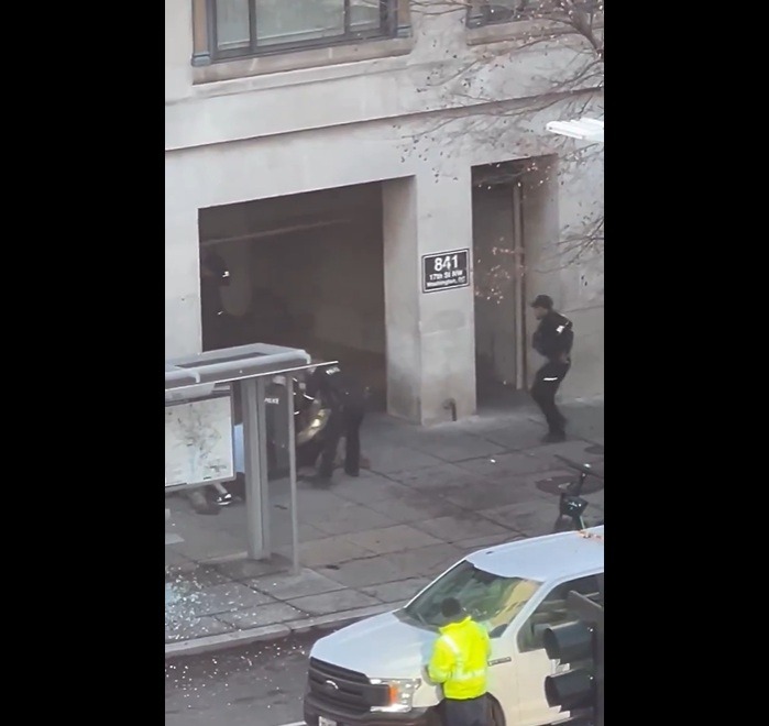 VÍDEO: o que se sabe sobre tiroteio que feriu 2 soldados perto da Casa Branca