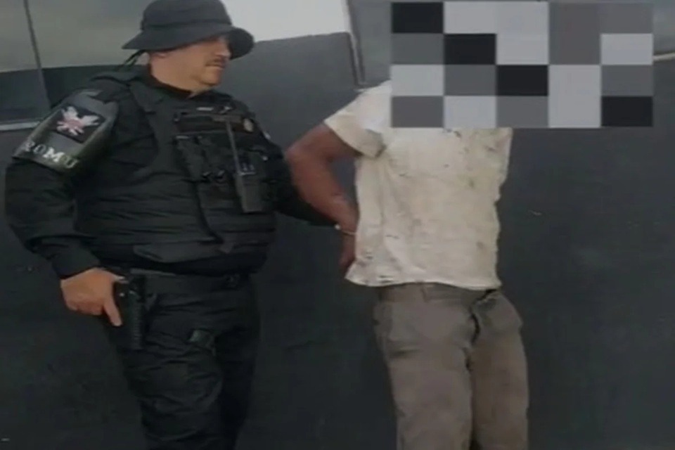 VÍDEO: Homem pula muro pelado e tenta abusar de mãe e filha de 1 ano