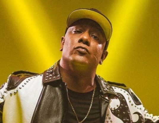 Vocalista do Psirico é internado em Salvador e passa por cirurgia no coração