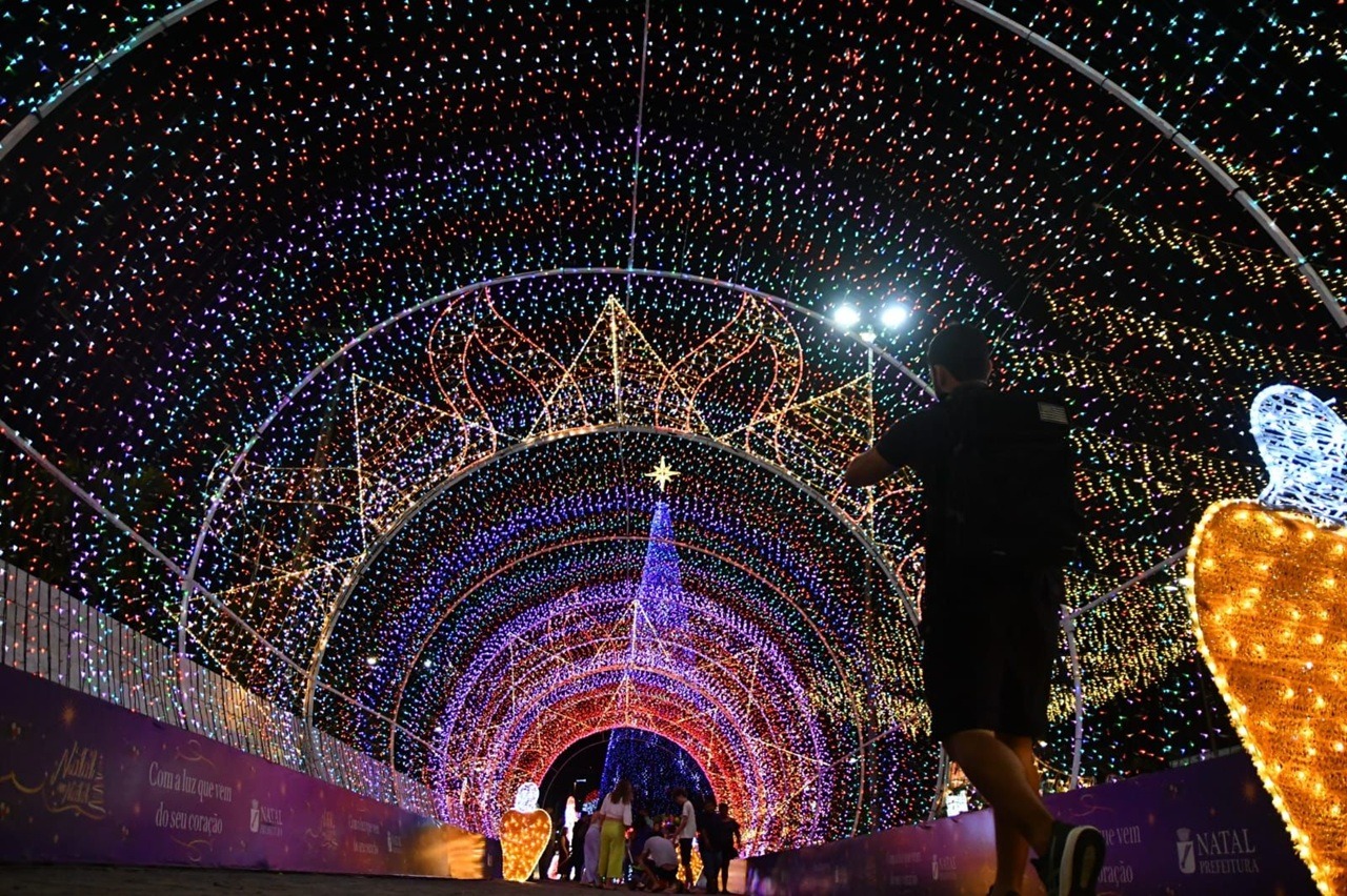 Ponta Negra ganha nova iluminação e abre oficialmente o Natal em Natal na Zona Sul