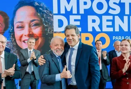 ‘Se o pobre consumir mais, o rico vai ficar mais rico’, diz Lula