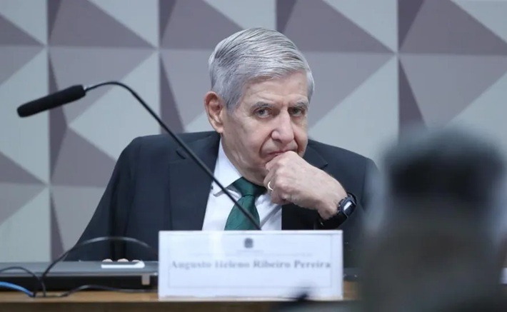 PGR se manifesta a favor de prisão domiciliar para Augusto Heleno