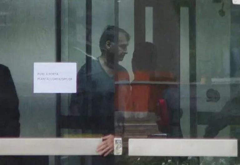 Preso há uma semana, Bolsonaro enfrenta rotina rígida e isolamento enquanto aguarda saída da prisão da PF