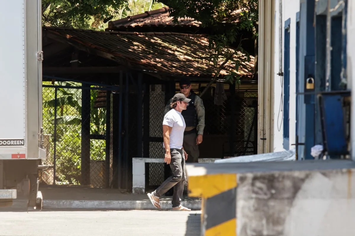 Daniel Vorcaro é solto e deixa cadeia em SP com tornozeleira eletrônica