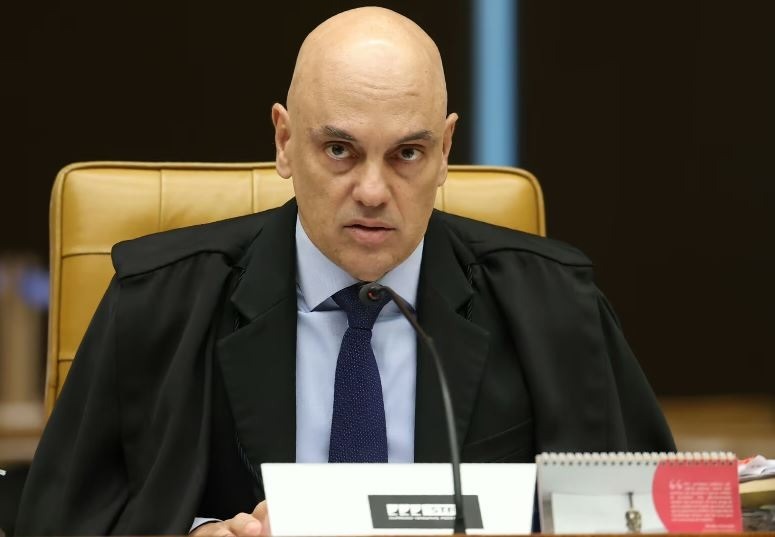 Moraes quer saber se Heleno comunicou Alzheimer quando era ministro