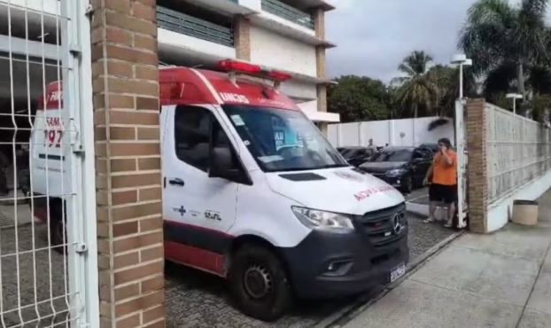 Colegio é alvo de atentado e aluno, professor e coordenador são esfaqueados