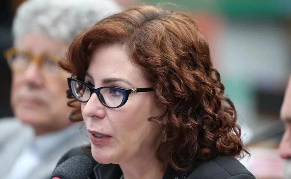Relator de processo contra Zambelli vota para manter mandato da deputada