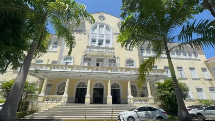 Maternidade Januário Cicco transfere pacientes após falhas elétricas e risco no prédio