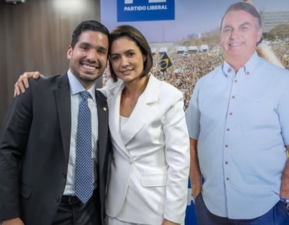 ‘Bolsonaro de papelão’ é estratégia do PL para presença em campanhas