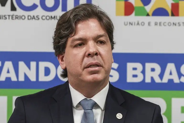 Ministro diz que regulamentar redes é "prioridade" e governo prepara texto