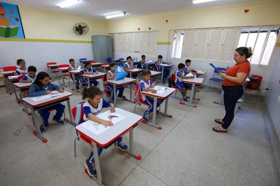 Prefeitura abre seleção para contratar 274 professores temporários em Natal