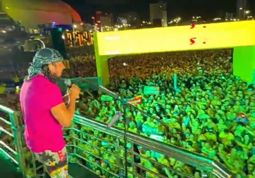 VÍDEO: Carnatal tem lotação máxima na primeira noite e ponto alto com Bell Marques