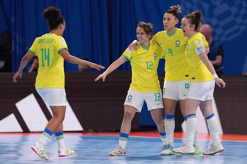 Brasil chega à final da primeira Copa do Mundo Feminina de Futsal