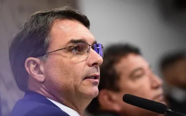 Indicação de Flávio Bolsonaro expõe dúvidas e acelera disputa por 2026