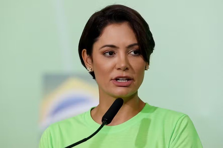 Michelle Bolsonaro se afasta do PL Mulher por razões médicas após candidatura de Flávio