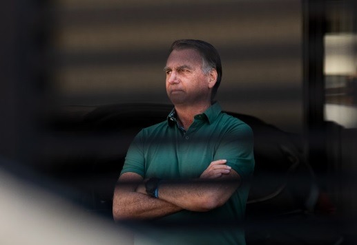 Bolsonaro ficará preso em regime fechado por 2 anos e 4 meses, diz relator do projeto da Dosimetria