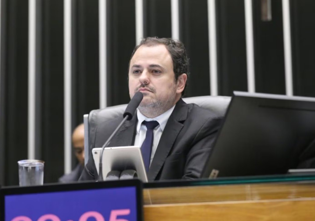 Câmara recua em cassação e impõe suspensão de 6 meses ao mandato de Glauber Braga