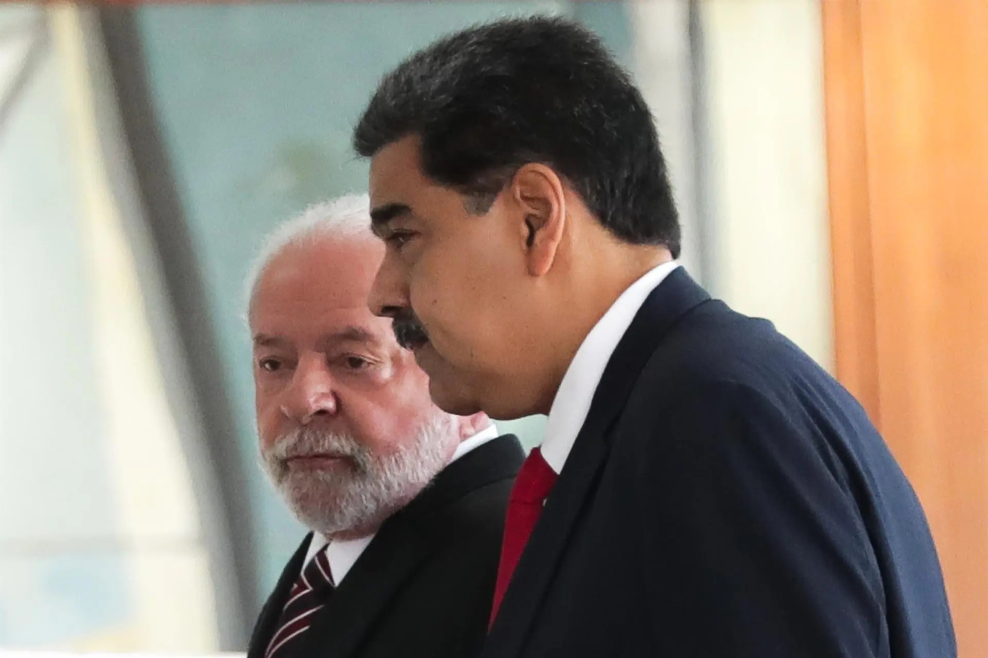 Lula faz ligação sigilosa a Maduro sobre ação dos EUA no Caribe