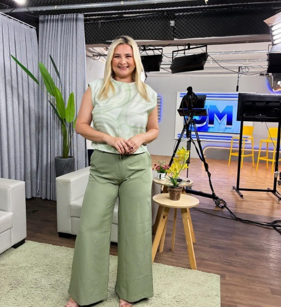 Apresentadora Alana Oliveira, da TV Metropolitano, morre após quadro de trombose venosa cerebral
