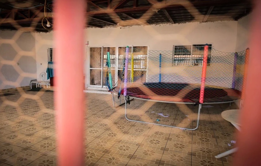 Veja creche clandestina onde bebê de 1 ano morreu enforcada com cinto