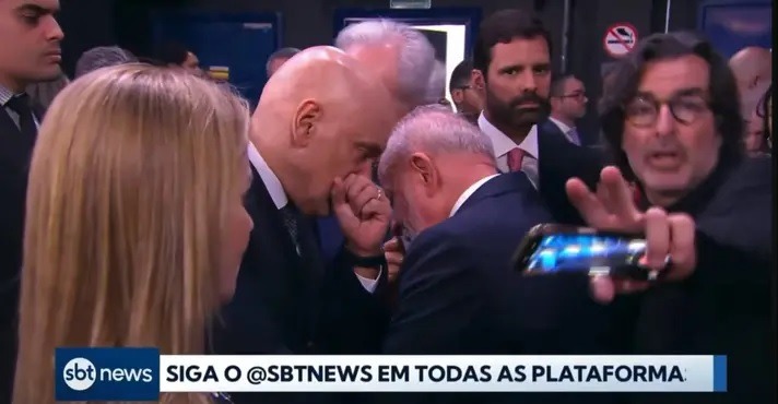 [VÍDEO] Fotógrafo de Lula impede cinegrafista de registrar conversa entre o presidente e Moraes