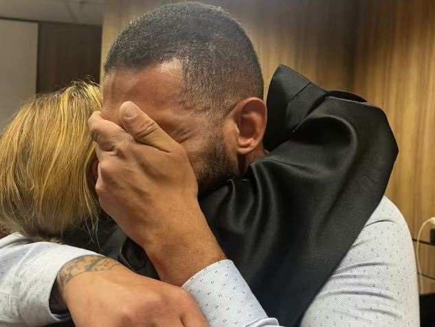 Brasileiro acusado de matar namorado francês em Portugal é absolvido em júri popular