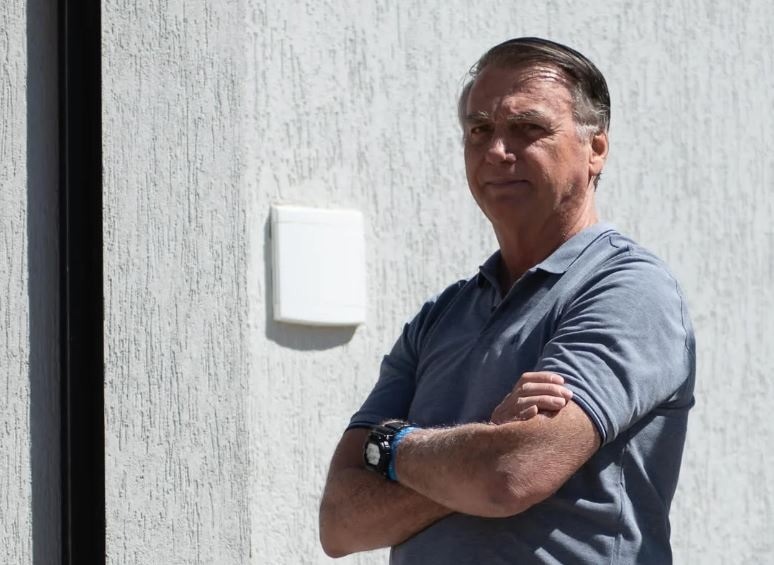 Exército abre processo para revogar porte de arma de Jair Bolsonaro