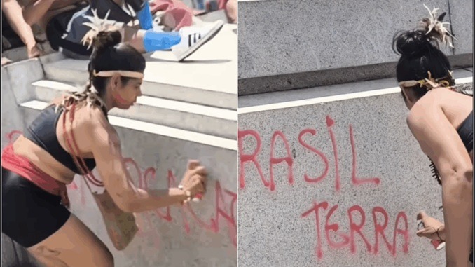 VÍDEO: Mulher é detida após pichar monumento histórico durante ato contra anistia