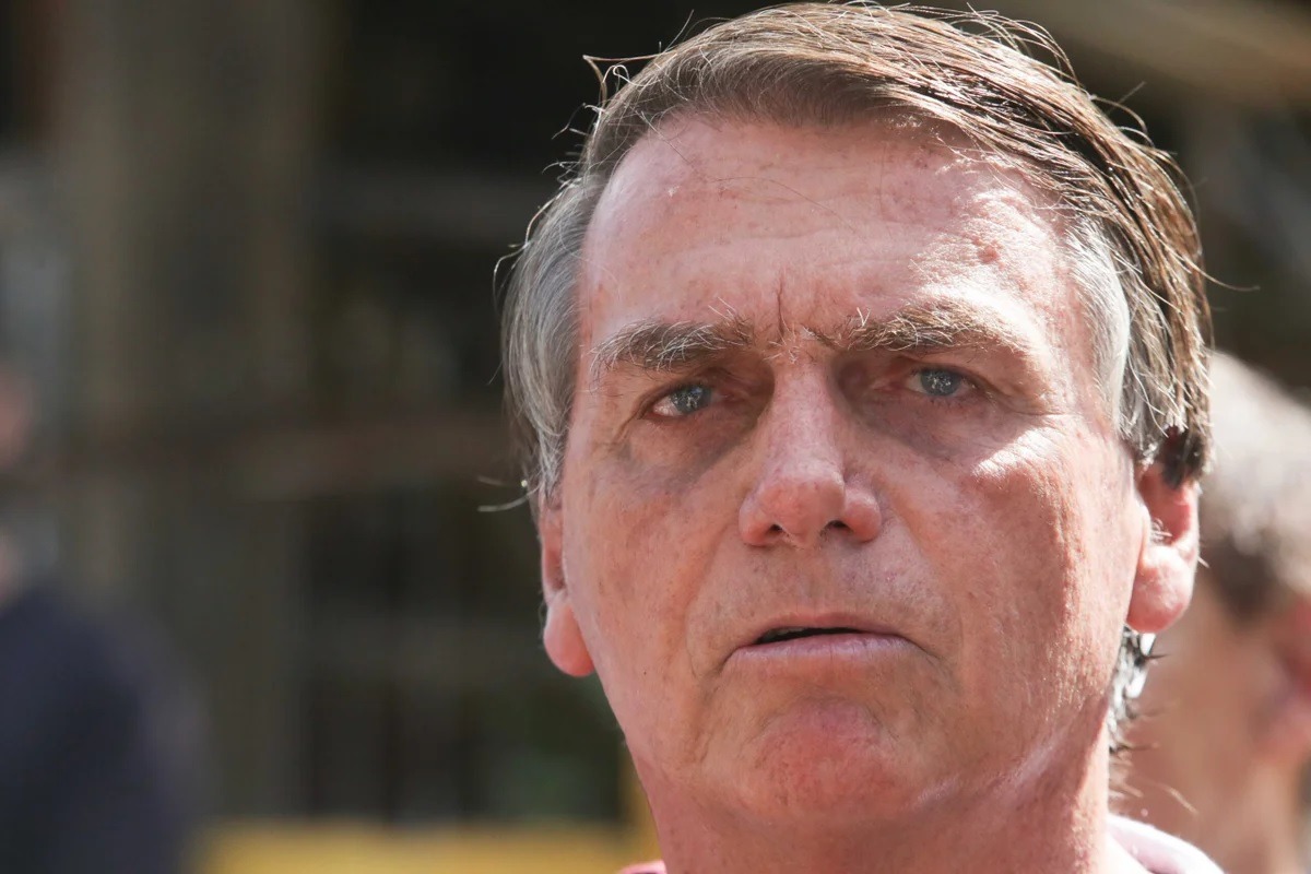 Defesa de Bolsonaro pede a Moraes autorização para cirurgia urgente