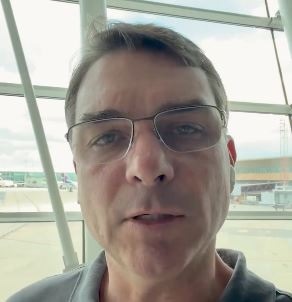 [VIDEO] Flávio Bolsonaro se manifesta sobre polêmica do SBT: "Show de horrores"