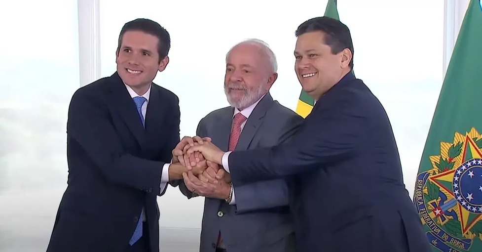 Lula diz ser amigo de Motta e Alcolumbre e ter confiança de que Messias será aprovado no Senado