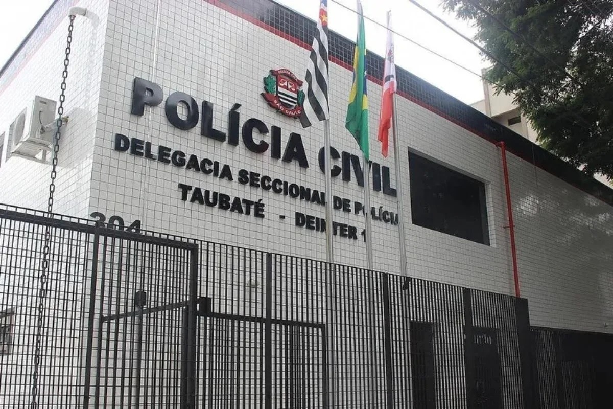 Mãe e babá são presas em flagrante por maus-tratos a bebê de 9 meses