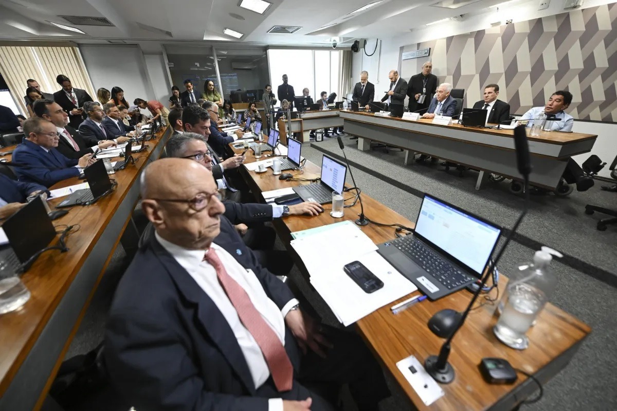 CCJ do Senado aprova PL da Dosimetria, texto vai ao plenário e deve ser votado ainda nesta quarta (17)