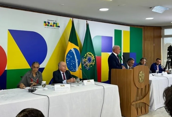 Lula diz “lamentar profundamente” crise no Correios mas descarta privatização