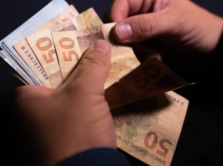 Prazo para pagar a 2ª parcela do 13º salário termina nesta sexta-feira