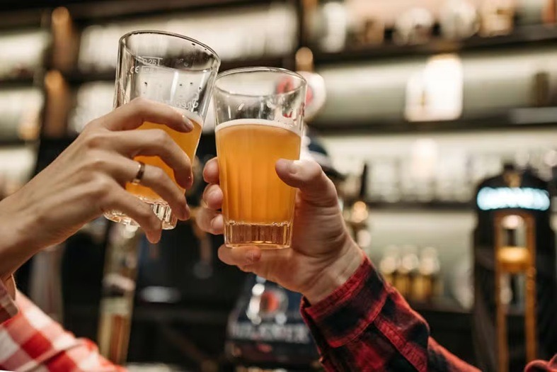 Estudo liga álcool a maior risco de câncer mesmo em níveis moderados