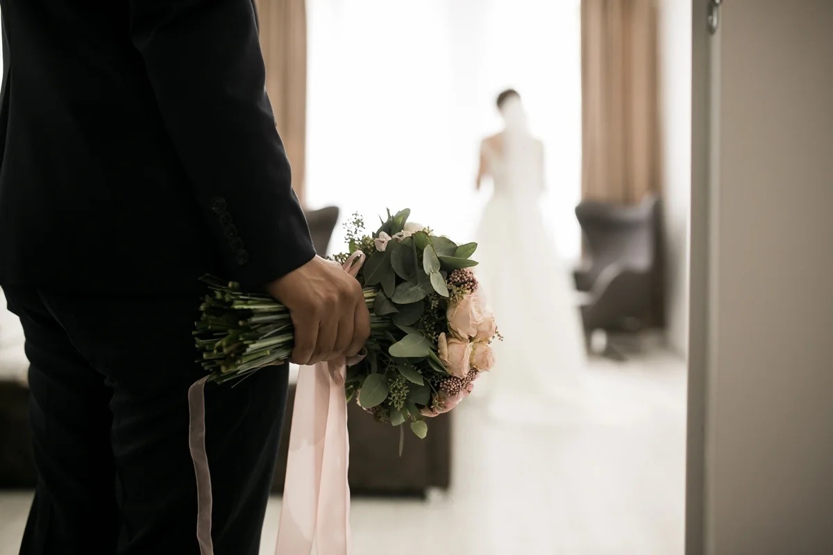 Golpe do casamento: mulher fecha empresa após pegar dinheiro de noivos
