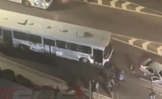 VÍDEO: Ataque a ônibus na BR-101 deixa passageiros em pânico em Natal