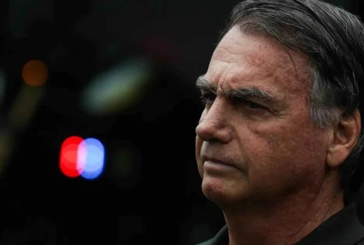Defesa de Bolsonaro pede internação na quarta (24) e cirurgia na quinta (25); PGR tem 24h para se manifestar