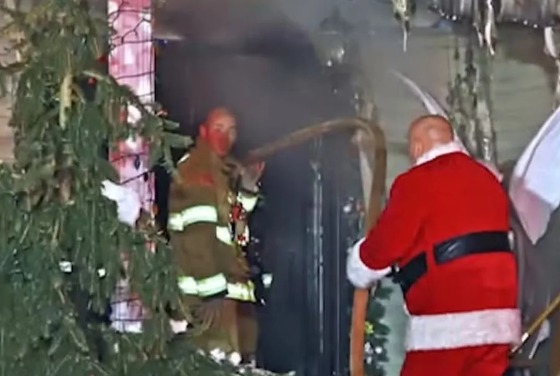 Bombeiro apaga incêndio vestido de Papai Noel e emociona a web