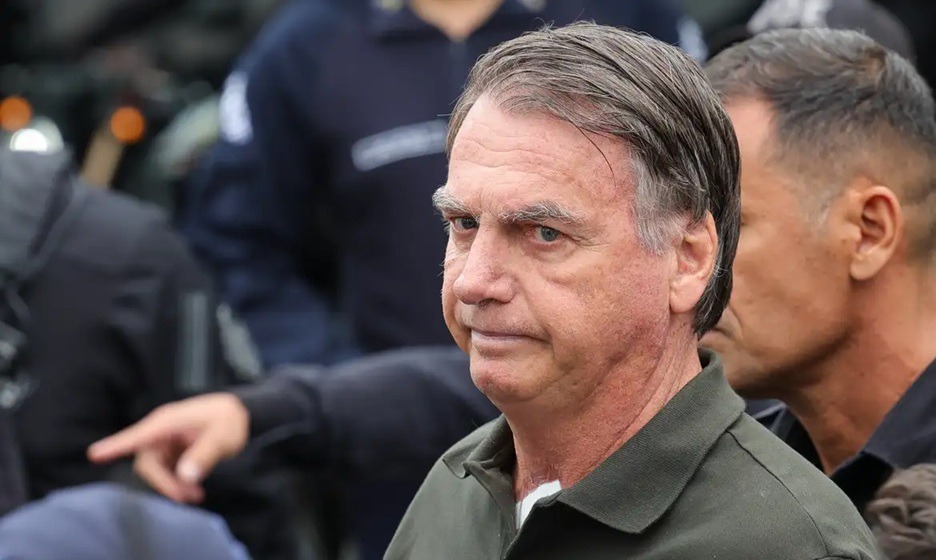 Bolsonaro deve deixar cadeia nesta quarta (24) para cirurgia após um mês preso