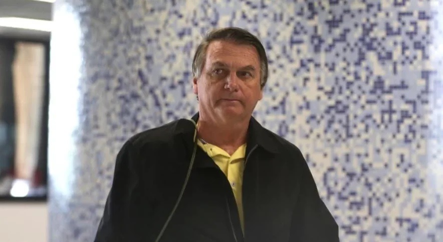 Após exames, Bolsonaro é liberado para cirurgia nesta quinta (25)