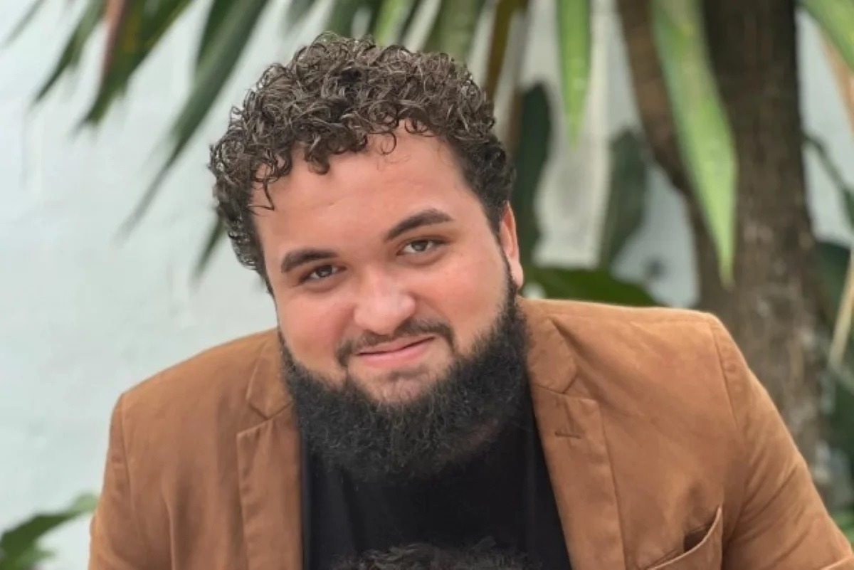Cantor gospel Keven Costa morre ao levar choque